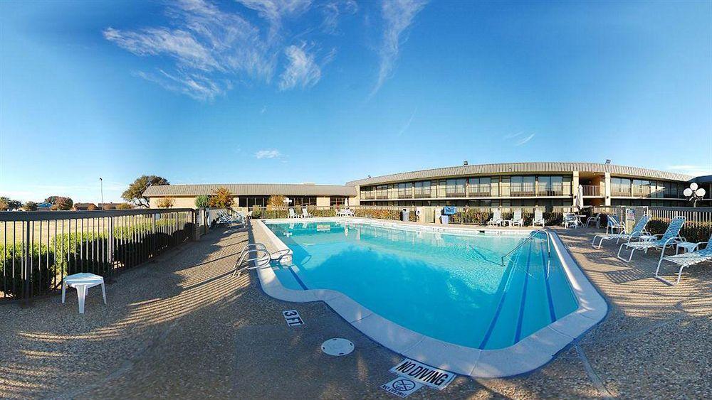 Red Roof Inn & Conference Center Мак-Кинни Экстерьер фото